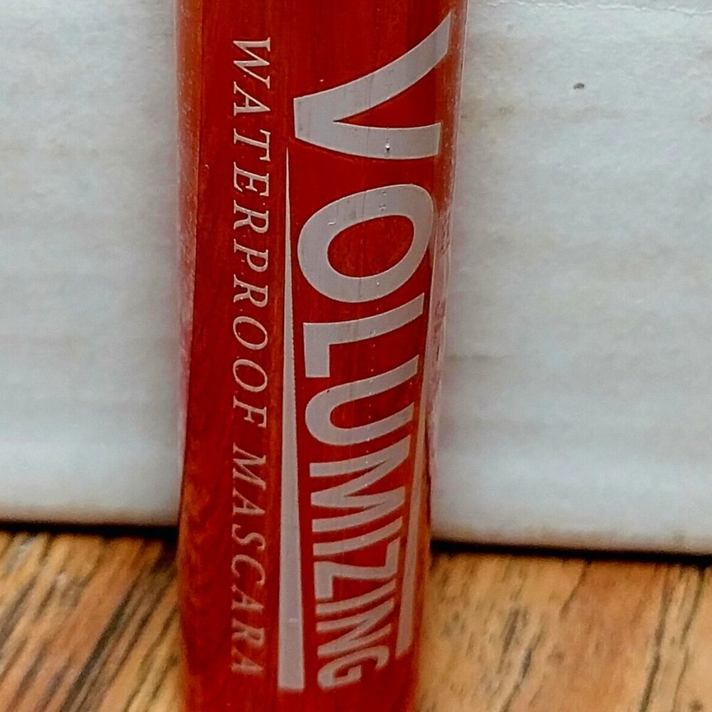 Waterproof Volumizing Mascara